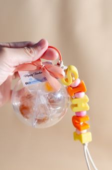 Manuka Lozenges in Globe with Customised Key Chain