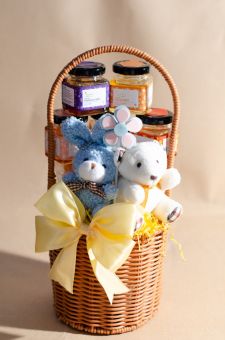 Buzzing Bears Hamper